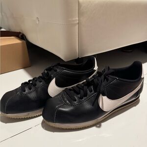 Nike Classic Black Cortez